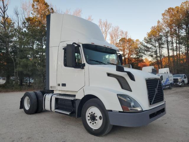 2017 VOLVO VN VNL — VIN 4V4N39TG2HN977444