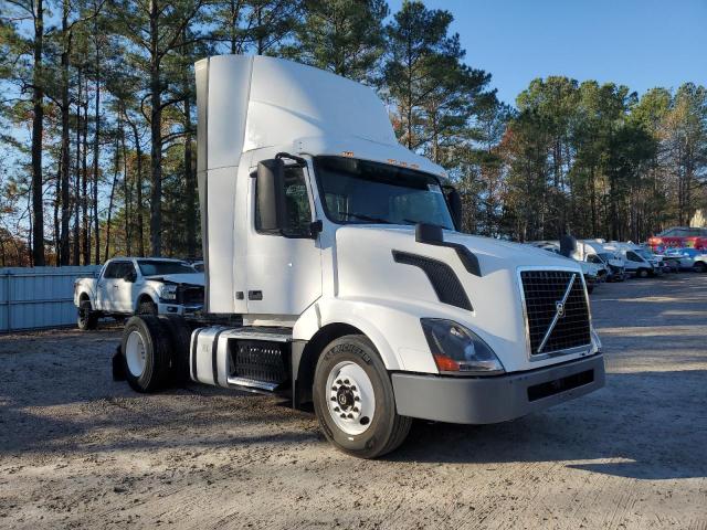 2017 VOLVO VN VNL — VIN 4V4N39TG8HN977447